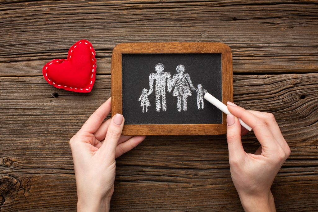 figura-de-familia-vista-superior-com-conceito-de-giz